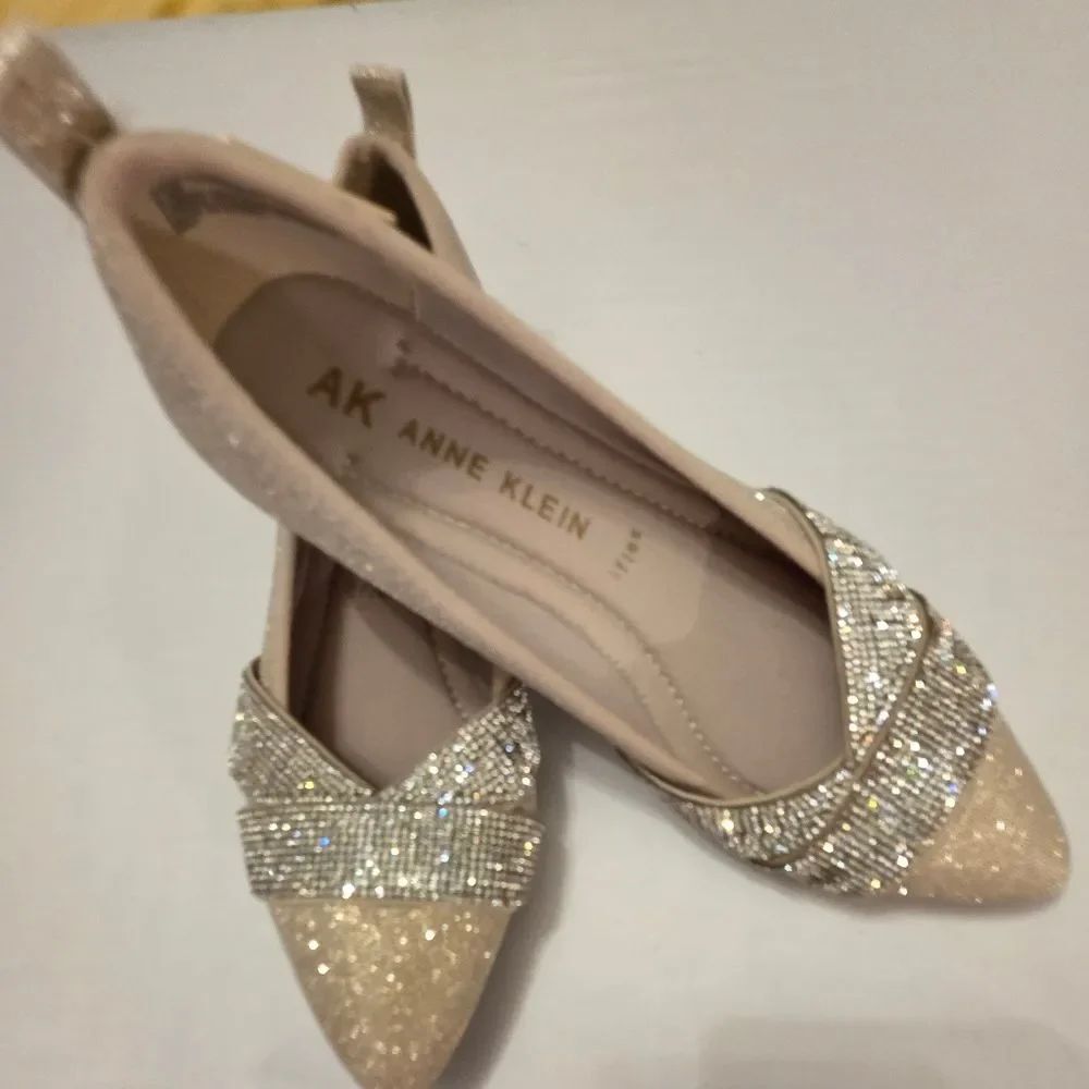 BRAND NEW ANNE KLEIN GOLD and SILVER SPARKLE CRISS CROSS RHINESTONE FLAT